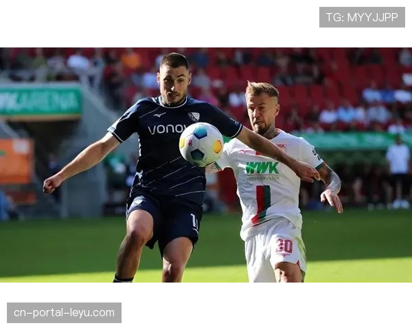 奥格斯堡2-2战平波鸿,两队各有一名球员被红牌罚下